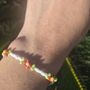 Vibrant Beaded Bracelet with White, Pink, and Green Accents 🌸